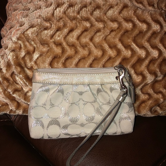 Coach wristlet - Picture 5 of 8